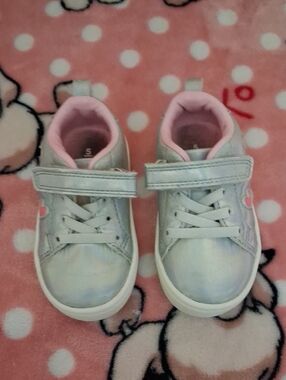Kids Metallic White & Pink Heart Sneakers - Velcro Closure Size 5